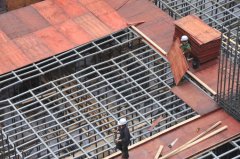 拆除建筑模板膠合板時應(yīng)注意事項